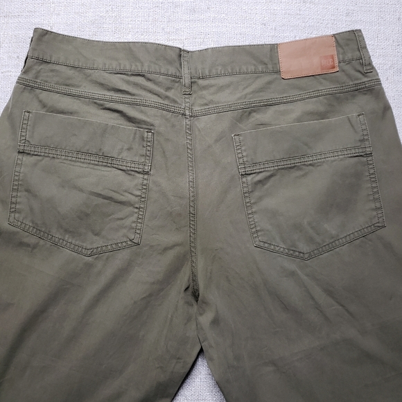 SOLD - MEC Mens Olive Green Organic Cotton Pants - Picture 4 of 5